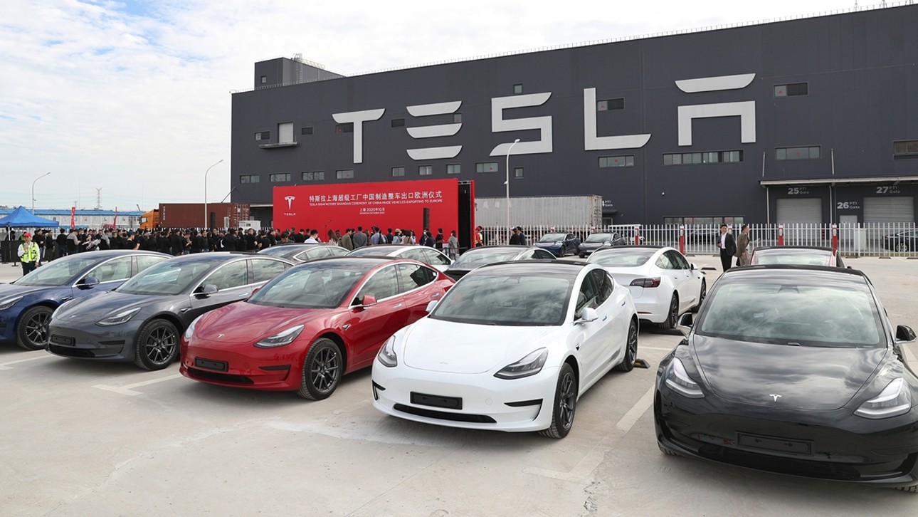 Удивительный факт: с конвейера в Шанхае сходит новенькая Tesla каждые полминуты