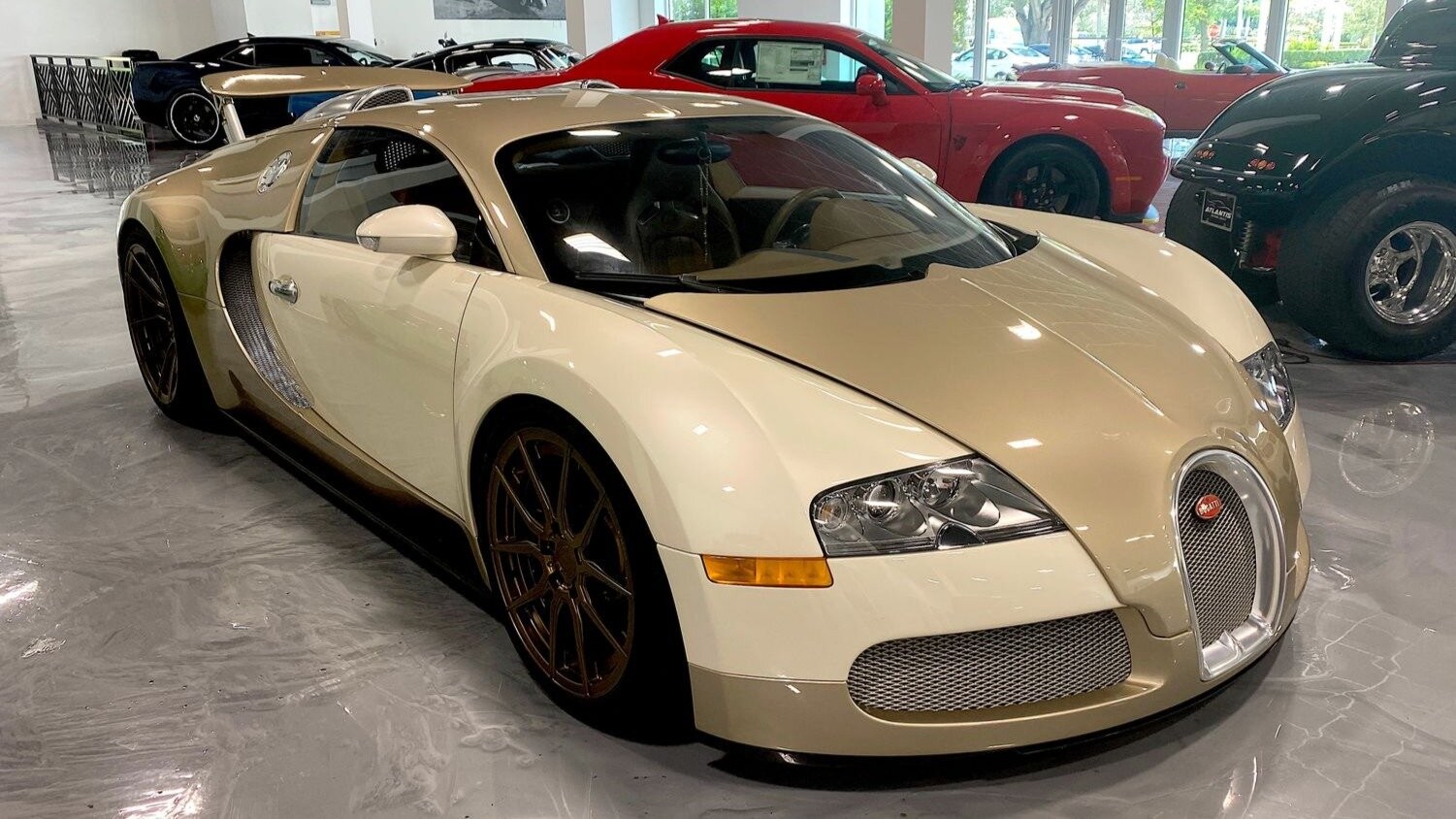 Bugatti Veyron жемчужного цвета с малым пробегом продают в $1,6 млн.