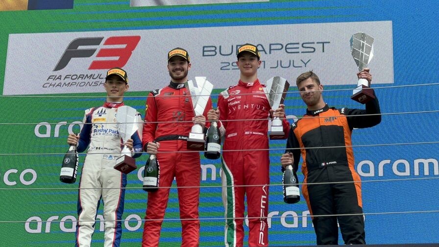 Александр Смоляр разгромил конкурентов во второй гонке Ф3 в Венгрии