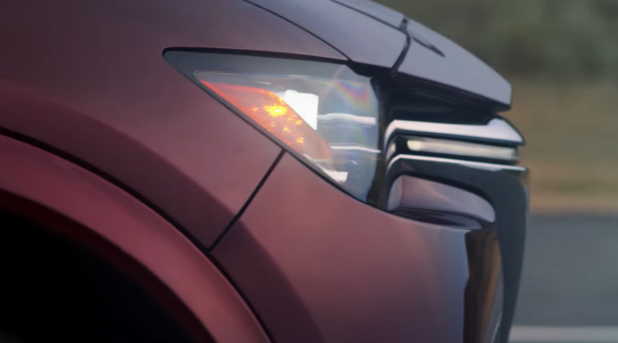 Видео: Mazda показала на видео салон флагманского CX-90