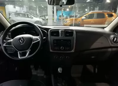 Фото Renault Logan