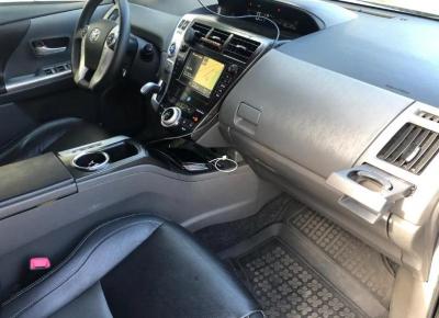 Фото Toyota Prius v (+)