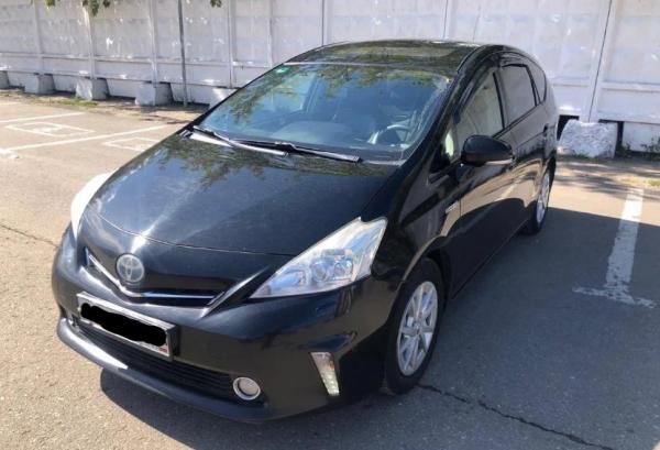 Toyota Prius v (+), 2012 год выпуска с двигателем Гибрид, 2 050 000 RUB в г. Москва