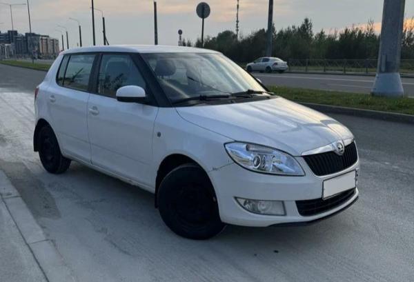 Skoda Fabia, 2013 год выпуска с двигателем Бензин, 330 000 RUB в г. Санкт-Петербург