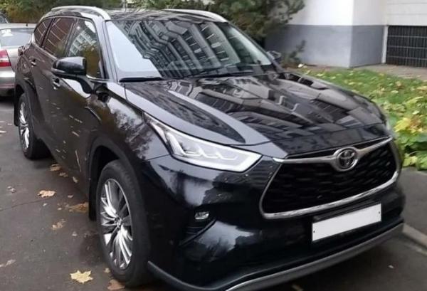 Toyota Highlander, 2023 год выпуска с двигателем Бензин, 6 350 000 RUB в г. Москва