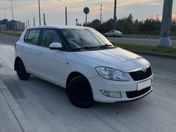 Skoda Fabia, 2013 год выпуска с двигателем Бензин, 330 000 RUB в г. Санкт-Петербург