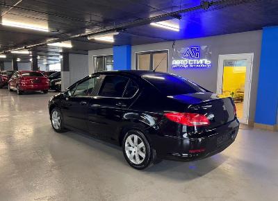 Фото Peugeot 408