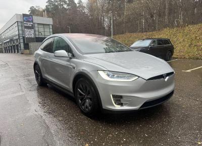 Фото Tesla Model X