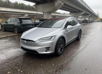 Фото Tesla Model X