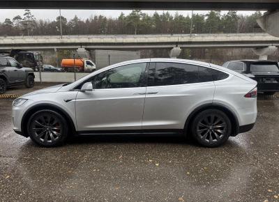 Фото Tesla Model X