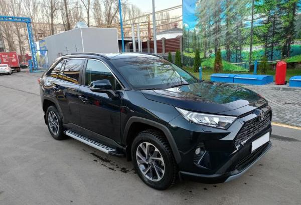 Toyota RAV4, 2020 год выпуска с двигателем Бензин, 3 990 000 RUB в г. Саратов