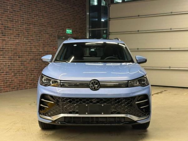 Volkswagen Tiguan, 2024 год выпуска с двигателем Бензин, 5 900 000 RUB в г. Москва