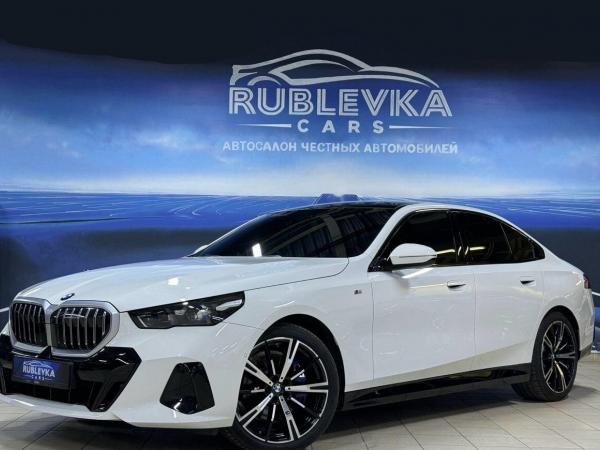 BMW 5 серия, 2023 год выпуска с двигателем Бензин, 9 790 000 RUB в г. Москва