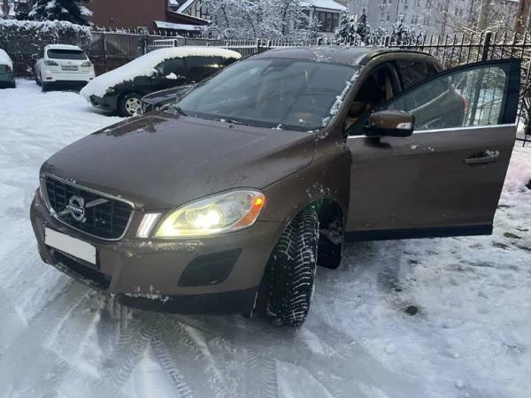 Volvo XC60, 2010 год выпуска с двигателем Бензин, 1 350 000 RUB в г. Калининград