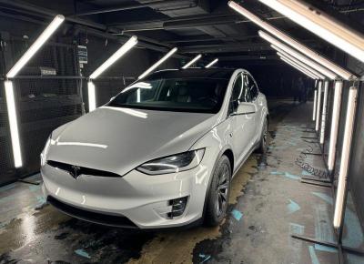 Фото Tesla Model X