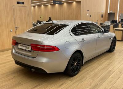 Фото Jaguar XE