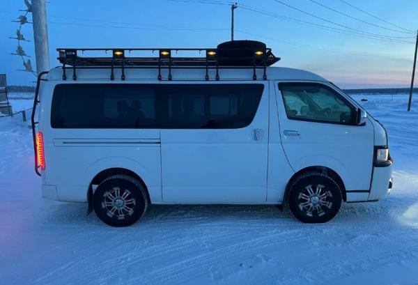 Toyota HiAce, 2014 год выпуска с двигателем Бензин, 3 400 000 RUB в г. Якутск