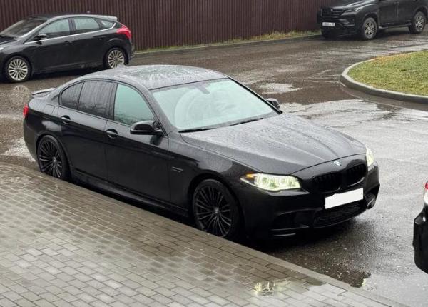 BMW 5 серия, 2013 год выпуска с двигателем Бензин, 2 790 000 RUB в г. Грозный