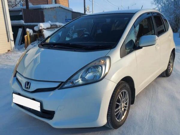 Honda Fit, 2012 год выпуска с двигателем Бензин, 925 000 RUB в г. Якутск