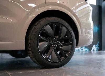 Фото LiXiang L6