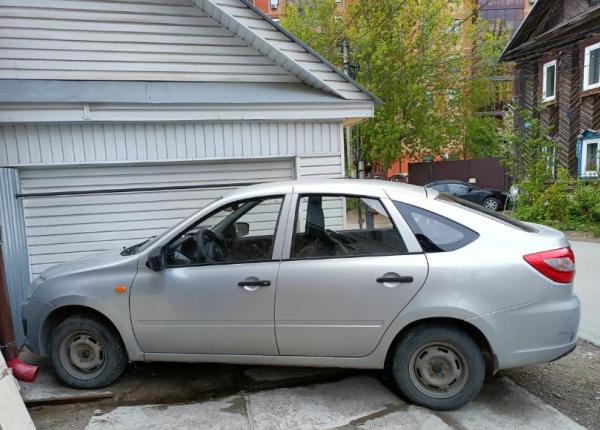 LADA (ВАЗ) Granta, 2014 год выпуска с двигателем Бензин, 350 000 RUB в г. Казань