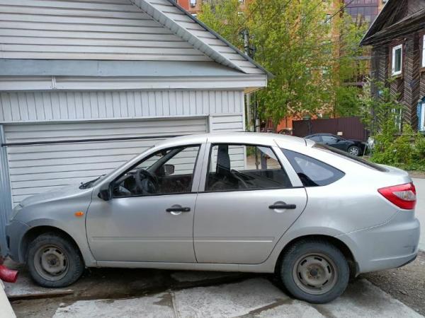 LADA (ВАЗ) Granta, 2014 год выпуска с двигателем Бензин, 350 000 RUB в г. Казань
