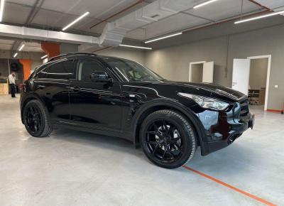 Фото Infiniti QX70