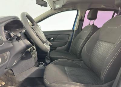 Фото Renault Logan