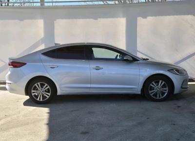 Фото Hyundai Elantra