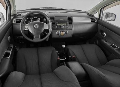 Фото Nissan Tiida