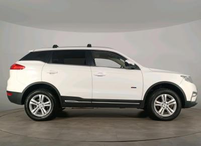 Фото Geely Atlas