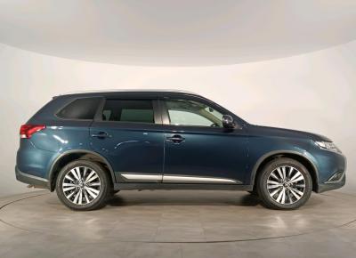 Фото Mitsubishi Outlander