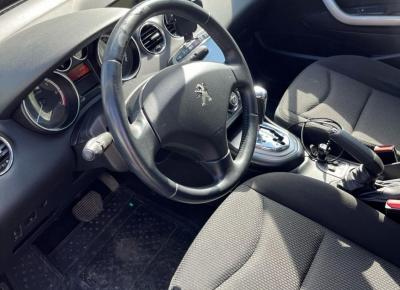 Фото Peugeot 408
