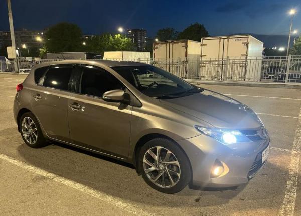 Toyota Auris, 2013 год выпуска с двигателем Бензин, 1 250 000 RUB в г. Ростов-на-Дону