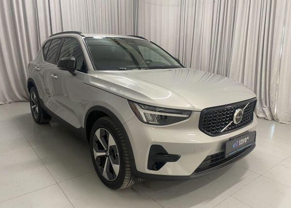 Volvo XC40, 2023 год выпуска с двигателем Бензин, 4 300 000 RUB в г. Москва