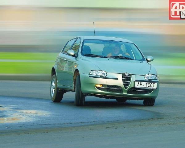 Фото Alfa Romeo 147 I Хэтчбек 5 дв.