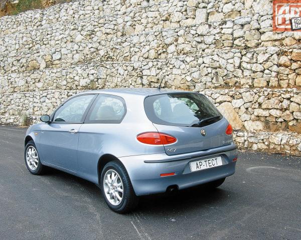 Фото Alfa Romeo 147 I Хэтчбек 3 дв.