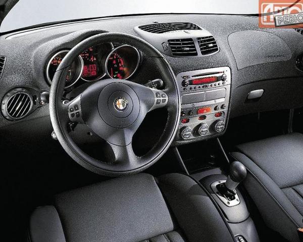 Фото Alfa Romeo 147 I Хэтчбек 3 дв.