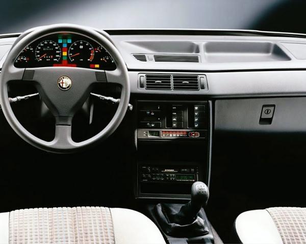 Фото Alfa Romeo 155 I Седан