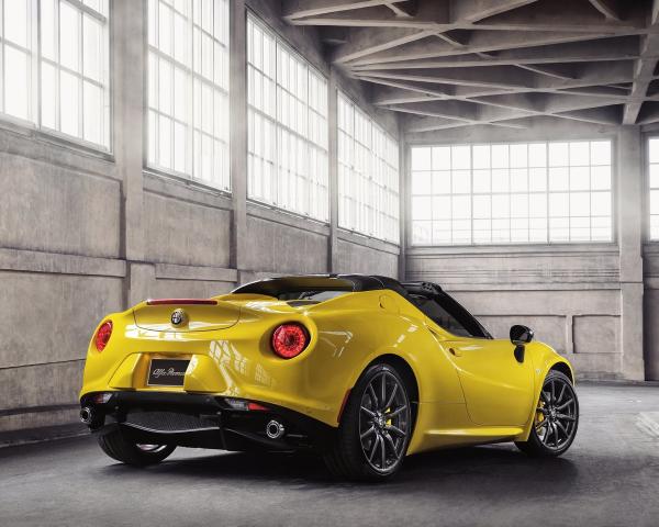 Фото Alfa Romeo 4C I Тарга Spyder