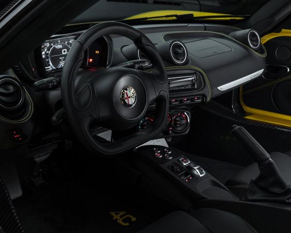 Фото Alfa Romeo 4C I Тарга Spyder