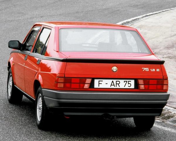 Фото Alfa Romeo 75 I Рестайлинг Седан