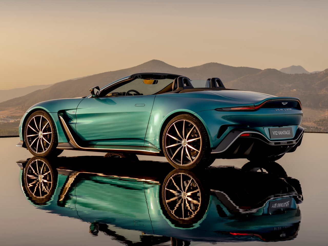 Фото Aston Martin V12 Vantage II Родстер