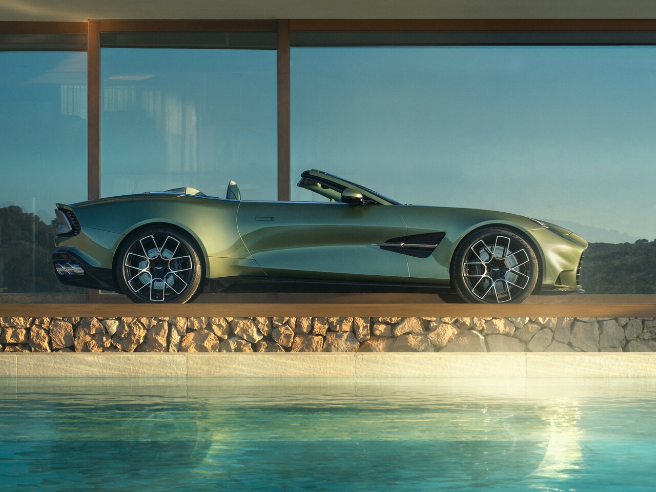 Фото Aston Martin Vanquish III Родстер Volante