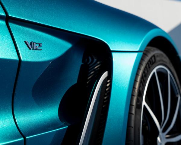 Фото Aston Martin V12 Vantage II Родстер