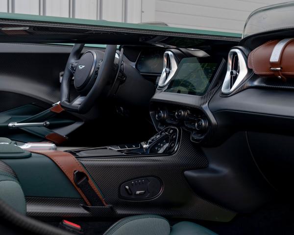 Фото Aston Martin V12 Vantage II Спидстер Speedster