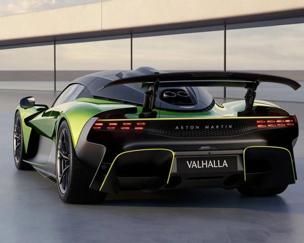 Фото Aston Martin Valhalla I Купе