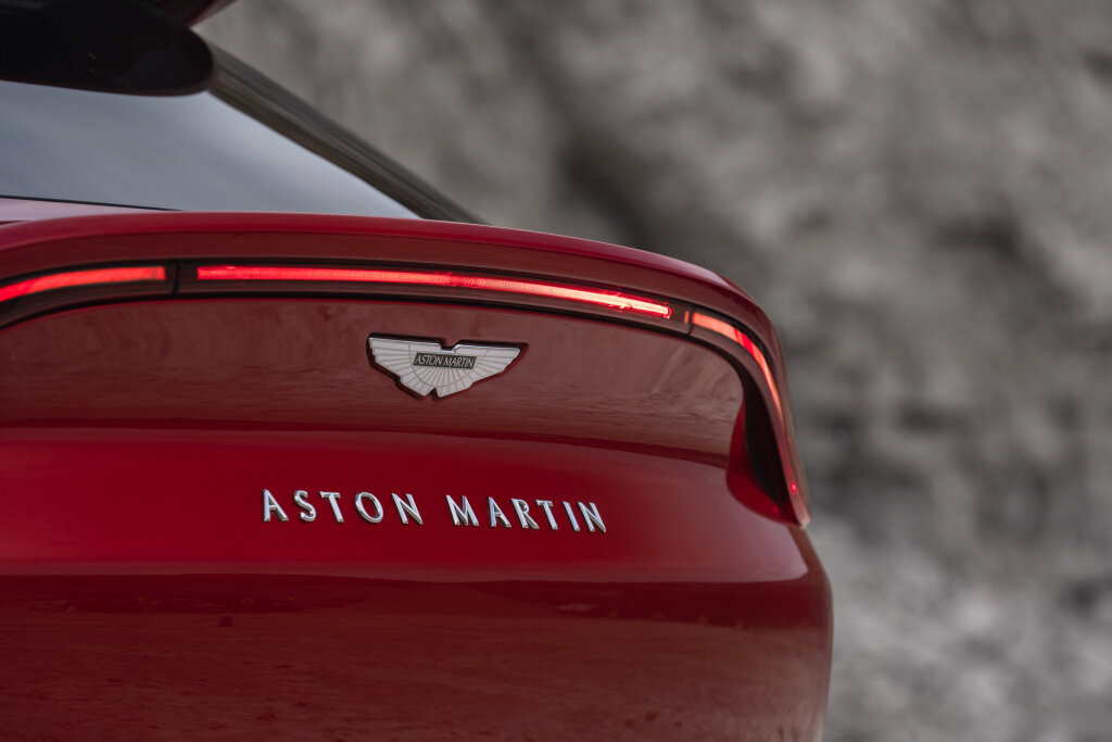 Фото Aston Martin DBX I