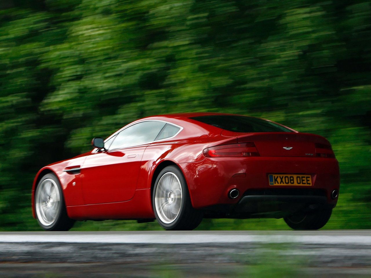 Фото Aston Martin V8 Vantage III Рестайлинг