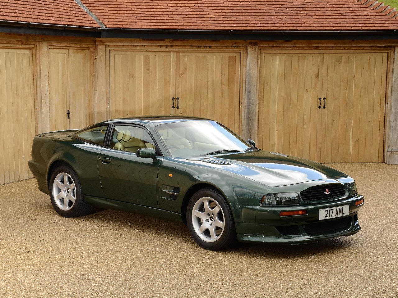 Фото Aston Martin V8 Vantage II